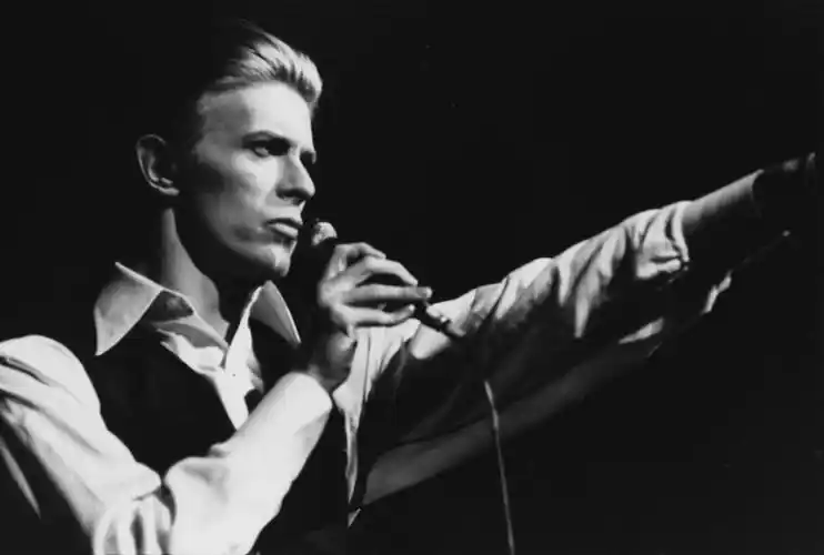 davidbowie把音乐做成现代艺术的摇滚巨星