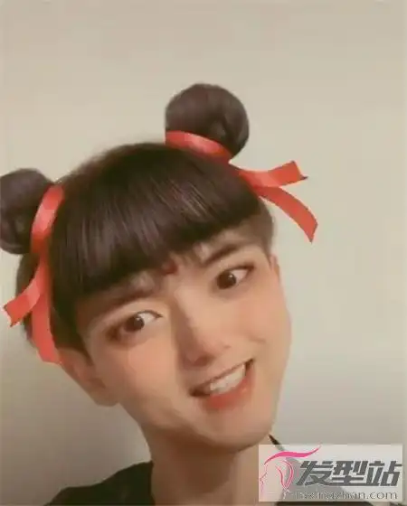 哪吒头掀起流行风 冲天髻俏皮可爱_发型站_最新流行发型设计发型图片