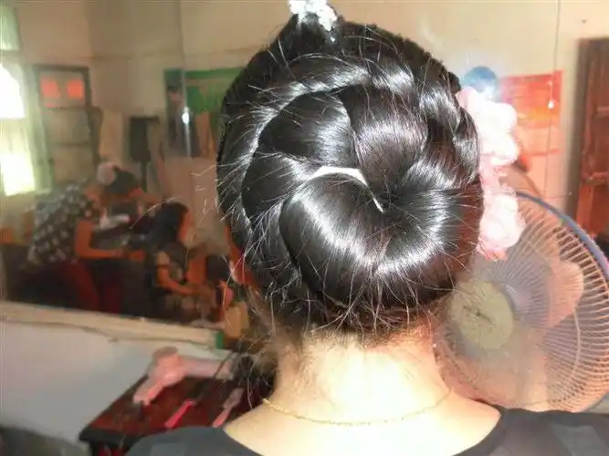 硕大的发髻放下来 - [中国长发网]