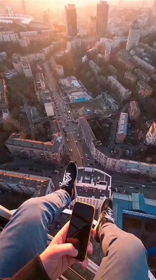 如果你从80楼往下看,都是美景,从2楼往下看,也许满地垃圾,人若没有