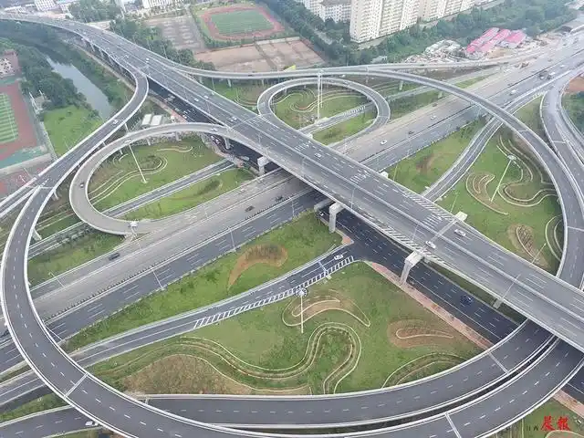 前湖立交工程是前湖快速路和昌九快速路建设的重要组成部分.