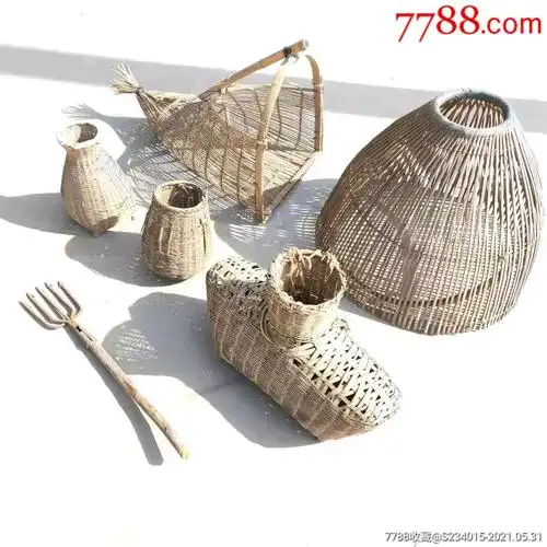 民俗老物件,捕鱼用的工具一套,6件,鱼篓,鱼叉等,鱼