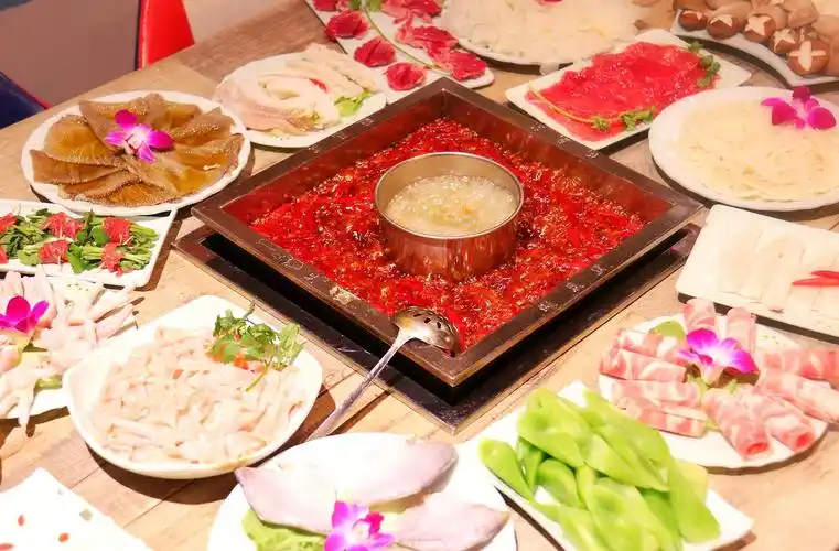 火锅 菜品升级品鉴,回馈新老客户 即日起 凡到店消费转发朋友圈均可