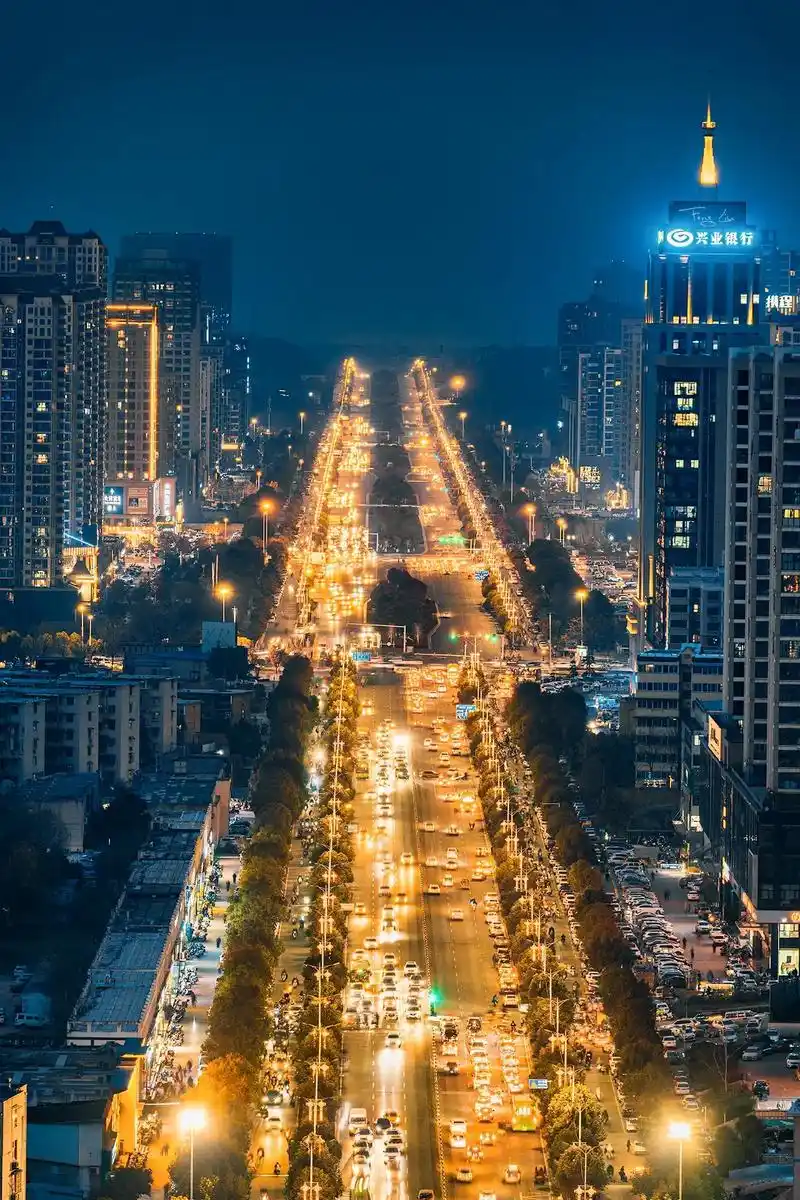 信阳 #夜景 2021年就要结束了,几张街景送给大家,希望 - 抖音
