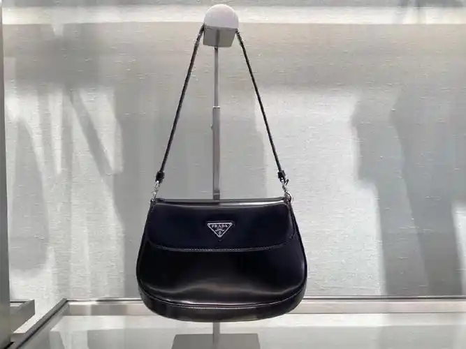 prada腋下包