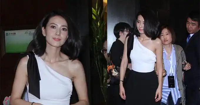 高圆圆小露香肩 低头浅笑显娇羞