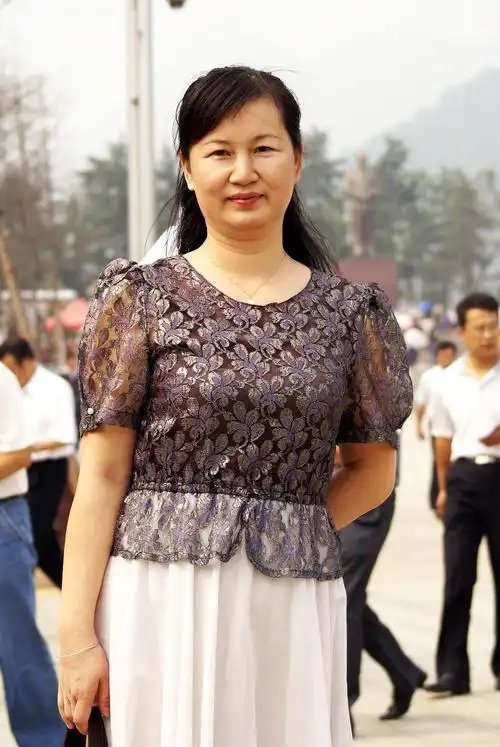 发几张老妻的照片