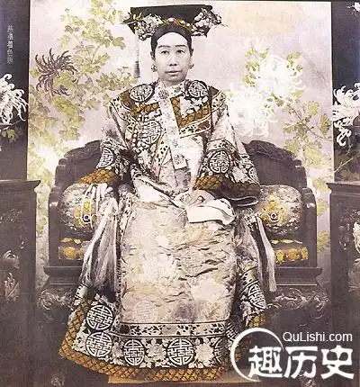 清朝服饰之:清代皇后常服