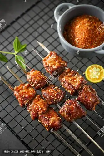 烧烤烤油边护心肉