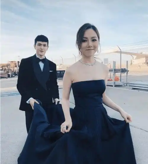 五月第一份狗粮,邓紫棋晒出与男友组装家具vlog,网友:甜腻了_马克