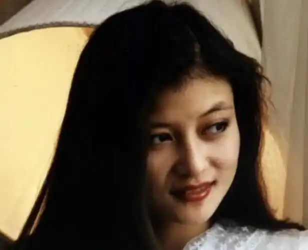 回顾歌手朱晓琳走红背后有艰辛15岁走红21岁隐退53岁仍未婚