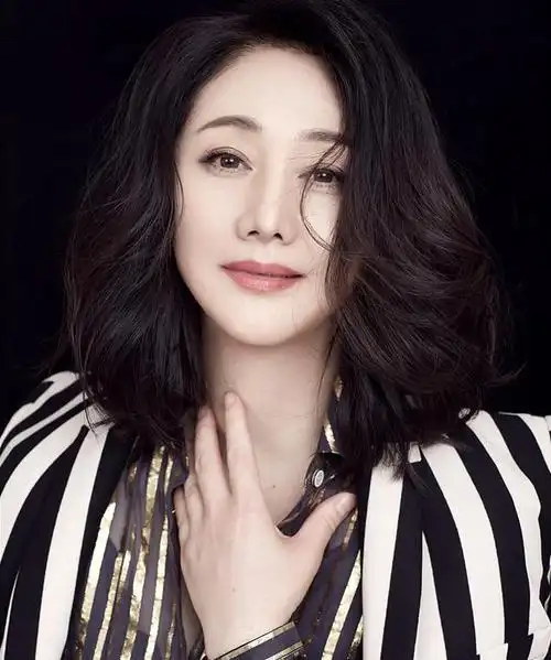 知名演员娟子:凭"令妃"大火,出道多年零绯闻,57岁越活越优雅