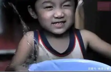 大家还记得小明星尤浩然的妈妈洗脚经典广告片吗?如今他长什么样