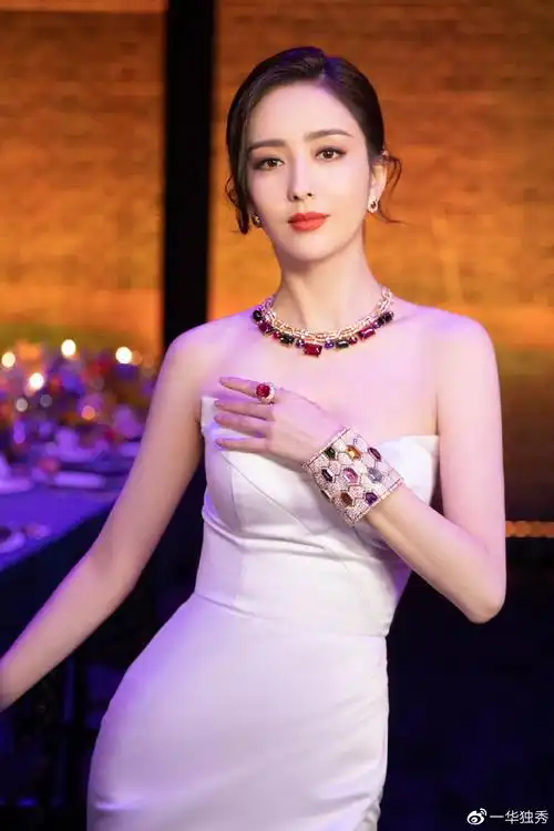 这是佟丽娅最美的一次展示