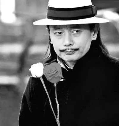 葛优饰老汤 姜文《让子弹飞》昨再发布花絮,曝光葛优床戏,其中苗圃和