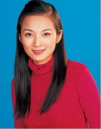 回顾山东媳妇管彤26岁进央视42岁做妈妈50岁被丈夫宠成宝