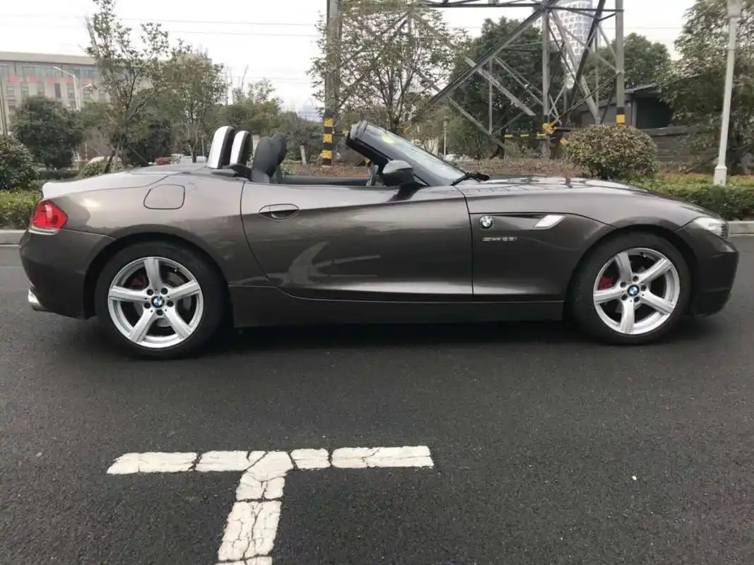 宝马z4敞篷跑车(宝马z4敞篷跑车优惠)