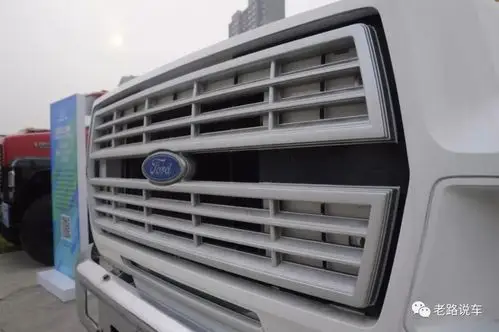 路边的经典实干类美规大皮卡福特f700