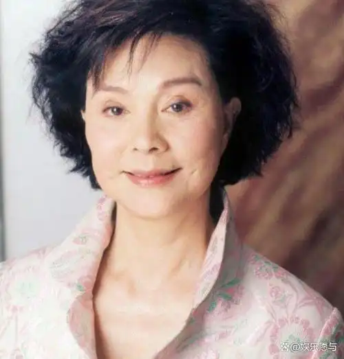 归亚蕾真是美了一辈子她的打扮直面衰老比刻意扮嫩更耐看