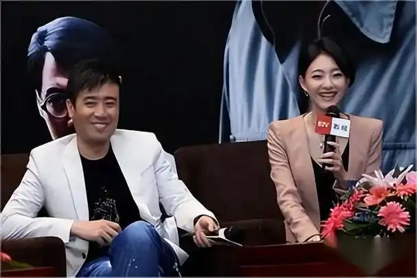 于和伟藏了30年的老婆是她,大气撞脸杨童舒,比王丽坤好看太多