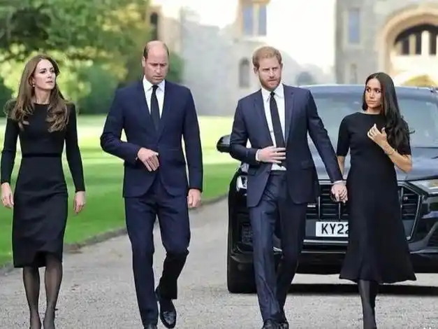 专家称哈里彻夜难眠他陷入困境想与王室和解无法绕过梅根