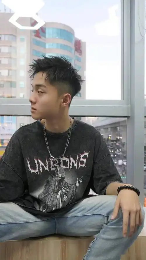 2022新年最火男发16款两侧推短头顶抓抓就是不一样剪就对了