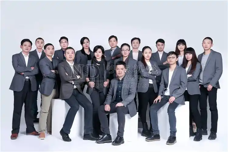 以前企业形象照可能都是一个时尚行业会拍摄的,比如一些设计传媒公司