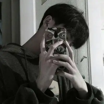手机控帅气男生头像念七
