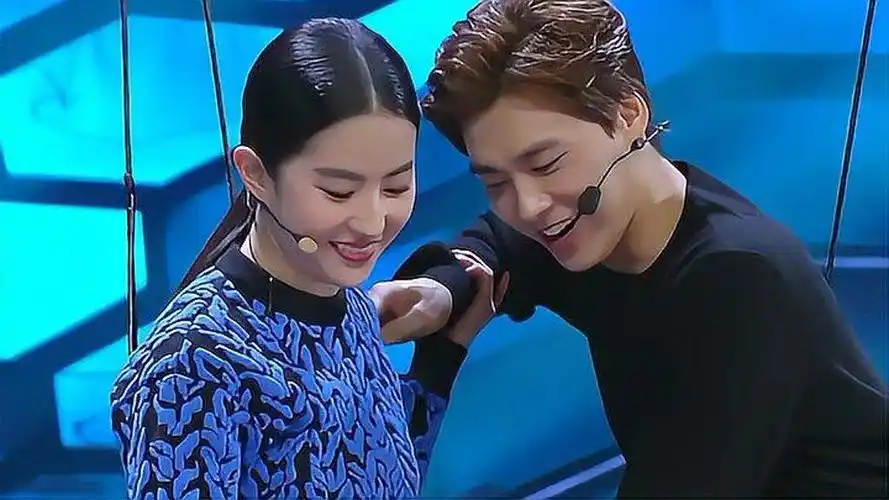 刘亦菲李易峰鹊桥相会,高颜值组合太养眼,磕到了