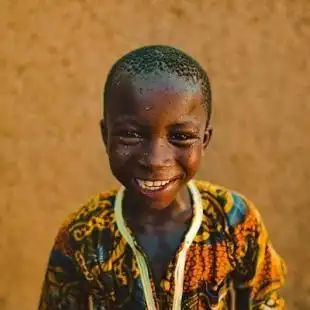 网络上搜集了一些非洲的孩子照片,发给大家欣赏,希望您能够喜欢.