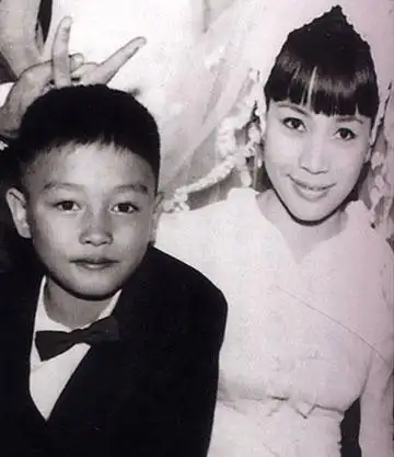 众星出席活动张国荣姐姐携女儿高调捧场