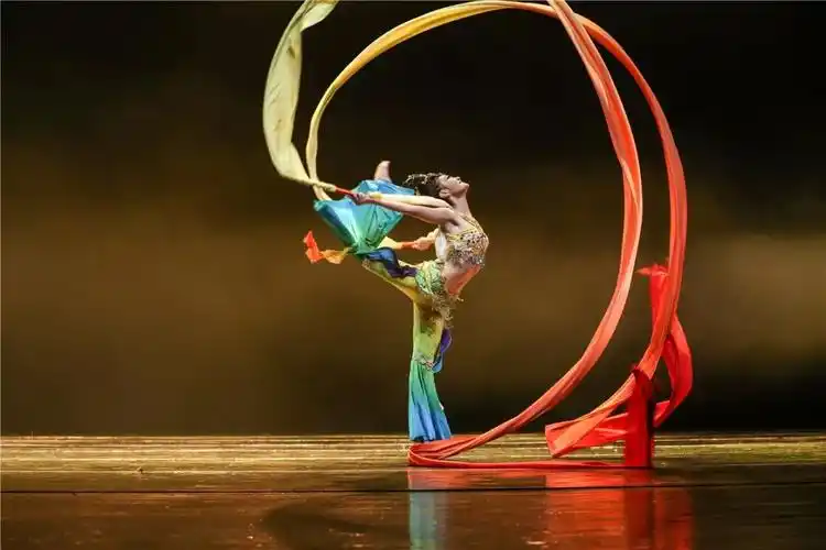 相聚北京 | 中外朋友齐聚"舞蹈家摇篮"赏舞蹈迎新春