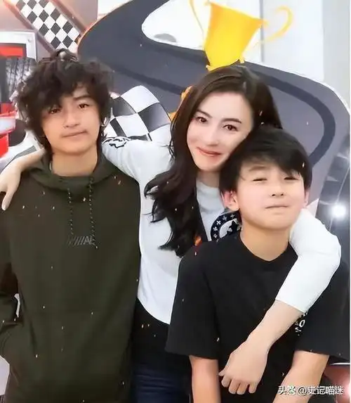 张柏芝2个儿子全长残?完全没遗传谢霆锋帅气