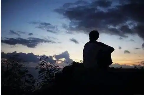 男生落寞伤感的图片说说心情短语