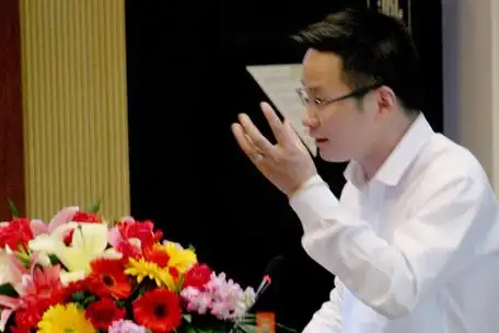 王鸿宾老师在授课