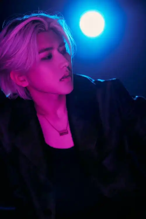 蔡徐坤顺毛侧颜