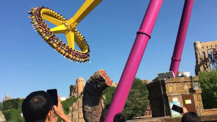 北京欢乐谷大摆锤