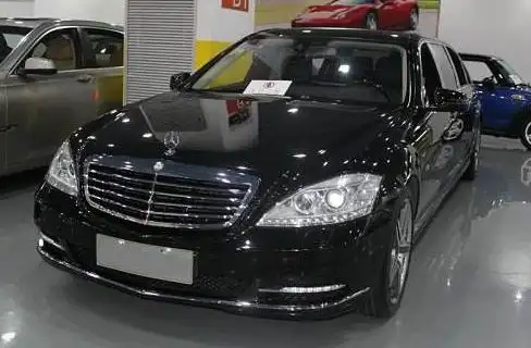 国内最珍贵的一台大奔,尾标s1000被以为山寨车,挂罕见黑牌