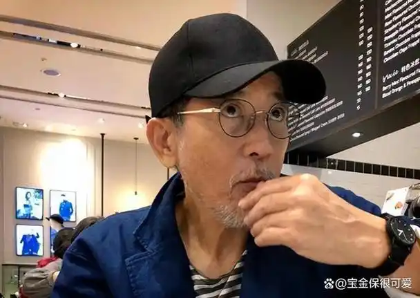 近日,有网友晒出一张秦汉的照片引起了人们的关注.