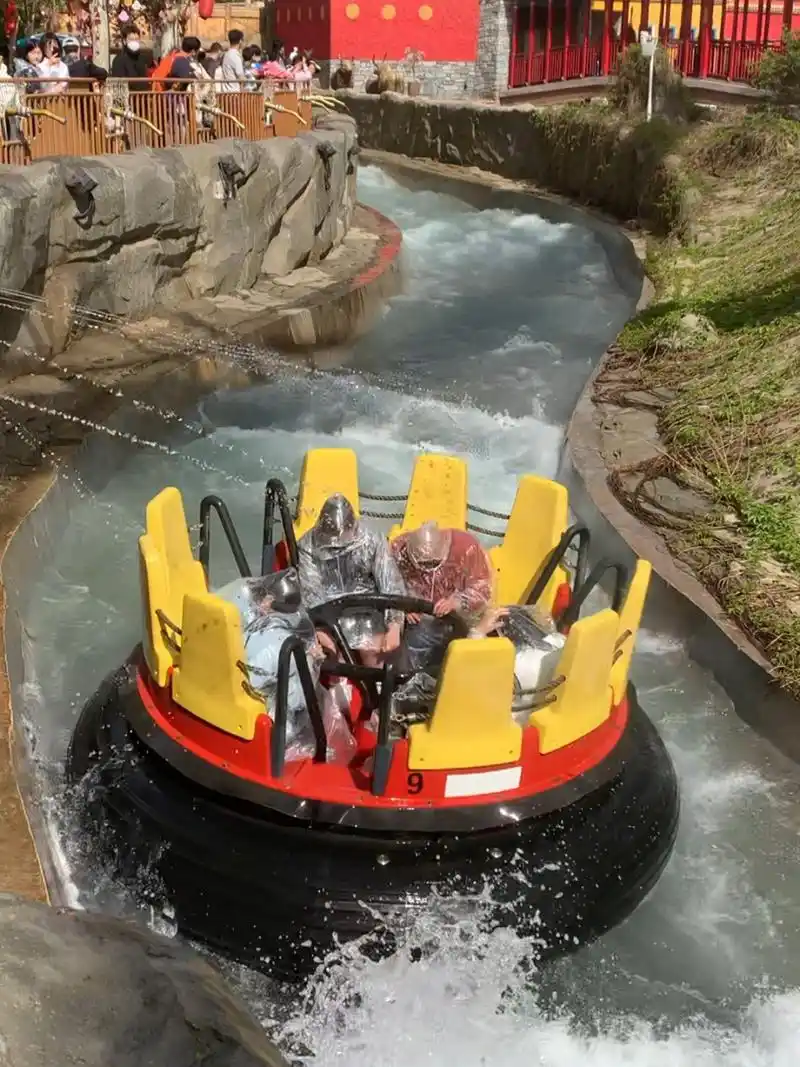 北京欢乐谷雅鲁藏布大漂流滋水乐园 玩大漂流尽量上午,因为中午以后会