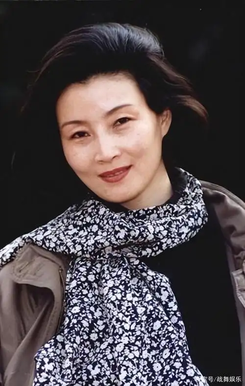 上海演员朱茵年轻时离婚女儿成最大心病晚年再婚后变得幸福