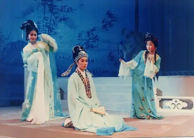 陌陌谈娱乐 3天前 我要分享 浙江小百花越剧团的《西厢记》是一部