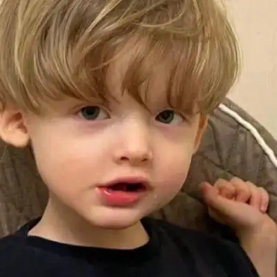 鲨鱼齿弟弟头像帅帅哒