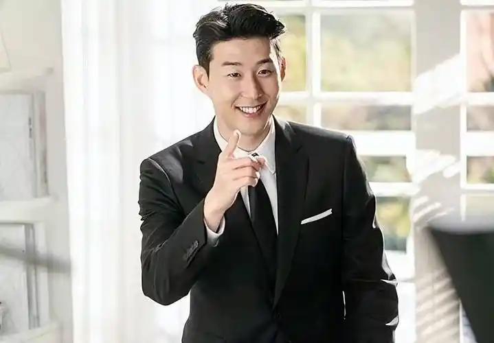 孙兴慜和全智贤同框!