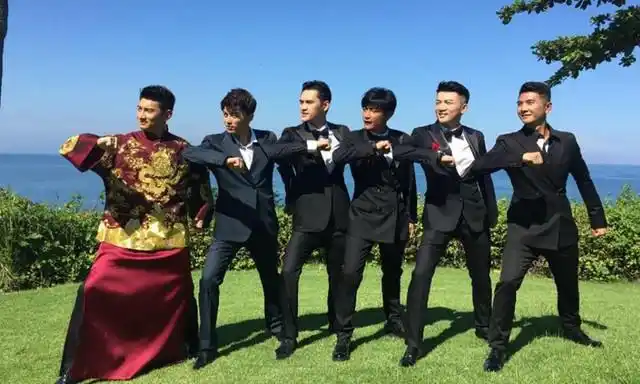 明星"伴郎团"大pk:黄晓明的伴郎团阵容太强大,但还是比不过他