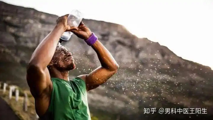 为什么天气一热就要出汗(为什么天气一热就汗流不止)