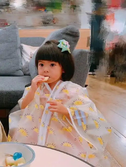 贾静雯基因强大小女儿波妞表情全集萌翻了性格超好