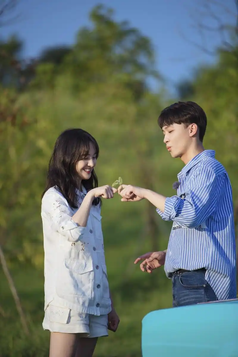 组图:郑爽为张恒准备惊喜偷偷观察其反应 读信坐热气球超甜