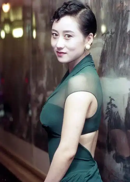 利智年轻时泳装秀利智当年到底多美