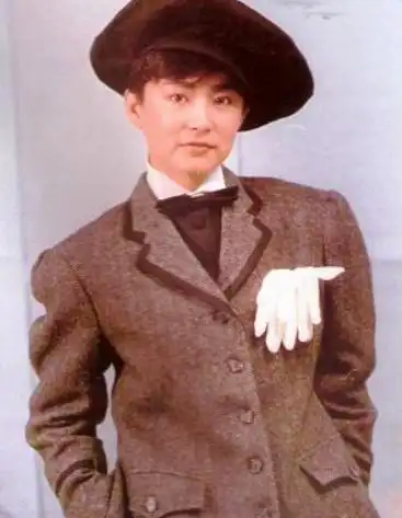 图林青霞女扮男装图片林青霞的美貌让作家亦舒惊得目瞪口呆